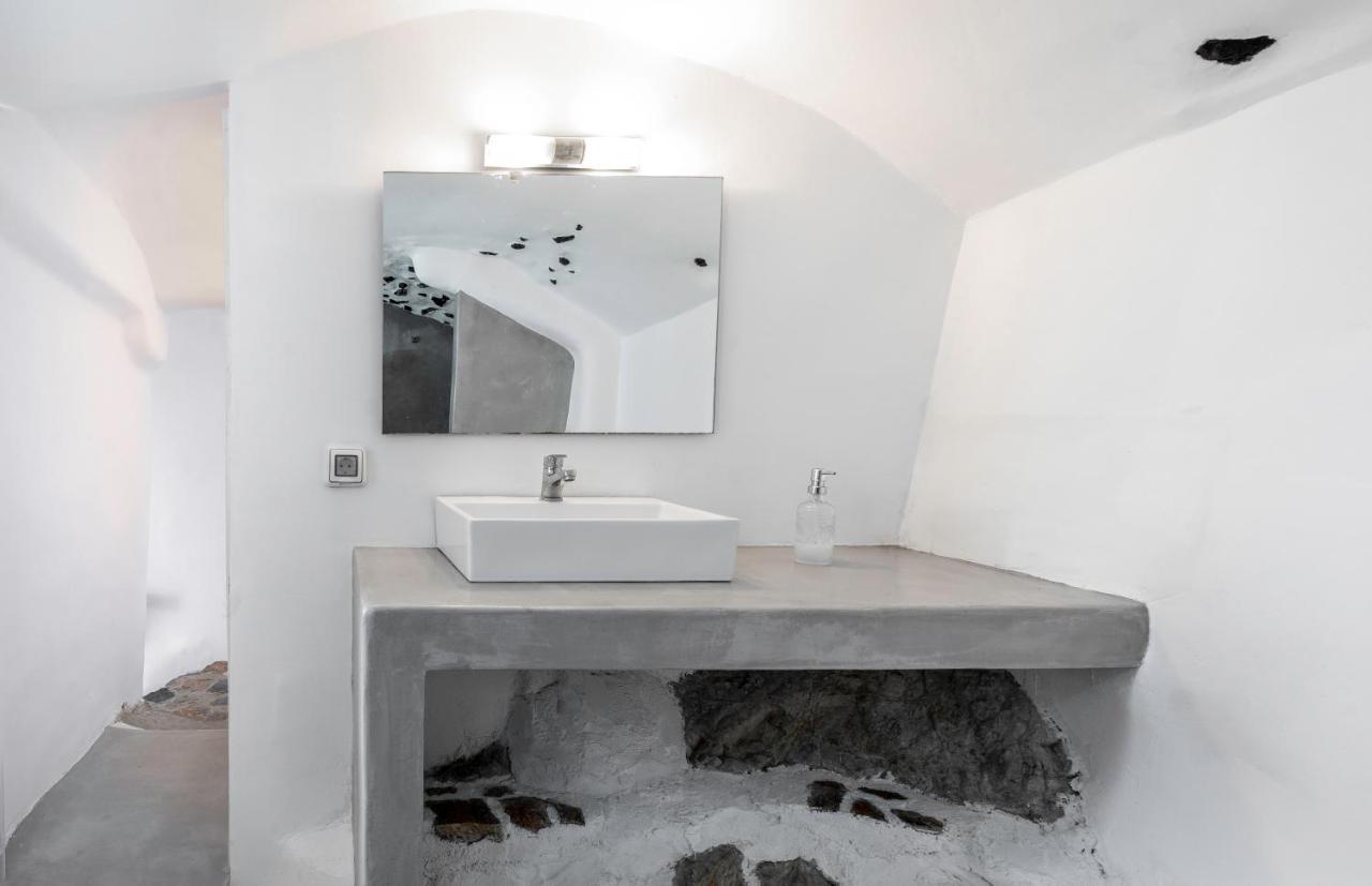 Deltami Santorini Apartment Pyrgos Kallistis Exterior photo